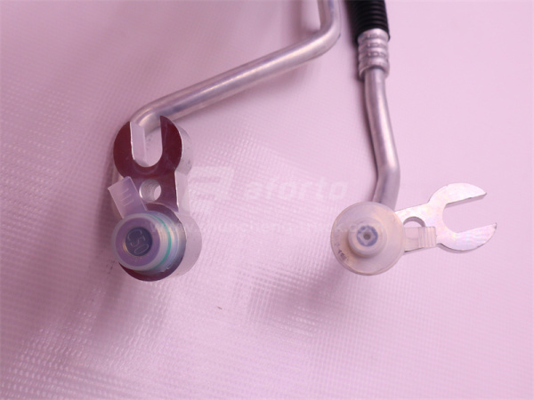 Трубка радиатора кондиционера SHAANXI M3000 (оригинал)