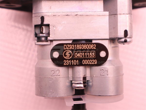 Клапан воздушный стояночного тормоза SHAANXI F2000/X3000/X5000/L3000/прицеп (2 отверстия) (оригинал)