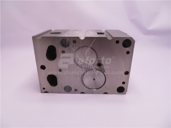 Головка блока SINOTRUK EGR в сборе с клапанами