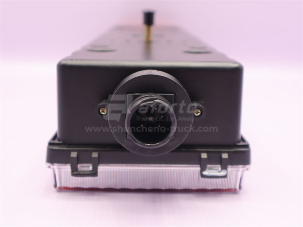 Фонарь задний SHAANXI F3000/X3000/X5000/L3000 новая модель правая (оригинал)