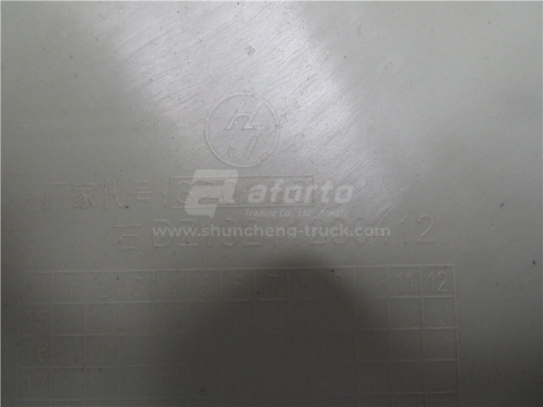 Брызговик SHAANXI M3000 переднего колеса желтый правый новая модель