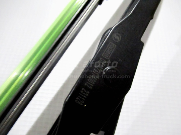 Рычаг стеклоочистителя SHAANXI X6000 c щеткой (оригинал)