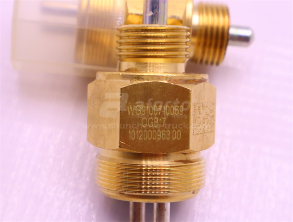 Датчик пониженой/повышеной передачи HOWO/STR 61mm