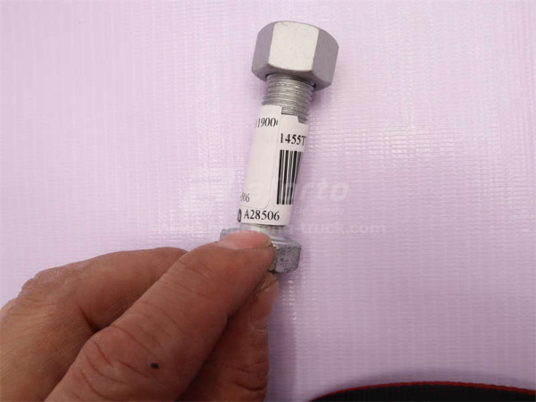 Болт 14*55*1.5 кардана SHAANXI X3000 с гайкой