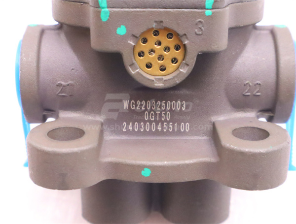 Клапан воздушный КПП HOWO 2009, HW19710 (оригинал)