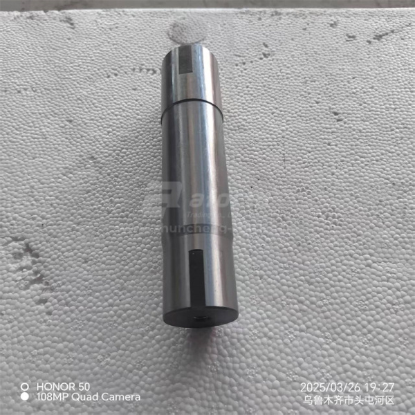 Палец шкворня HOWO 2007г/в (+0,15) оригинал