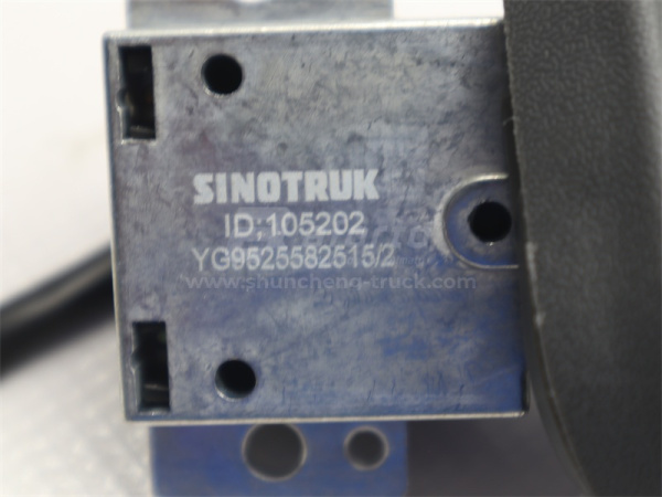 Переключатель света и поворотов подрулевой HOWO V7 (оригинал)