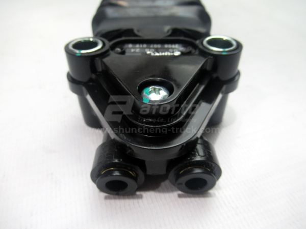 Пневморегулятор уровня пола кабины FAW, DONGFEN, CAMC 4640070010