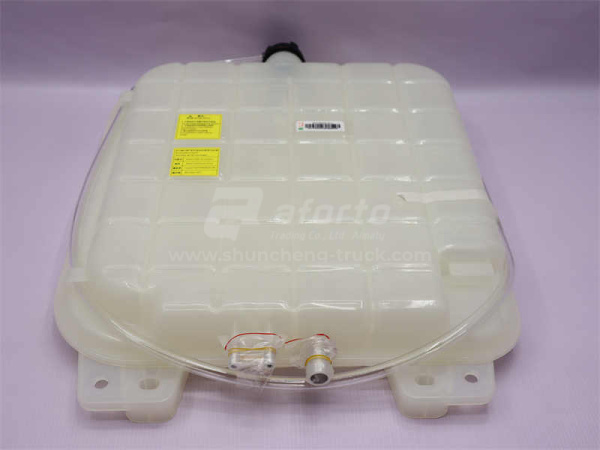 Бачок расширительный HOWO новая модель (оригинал)