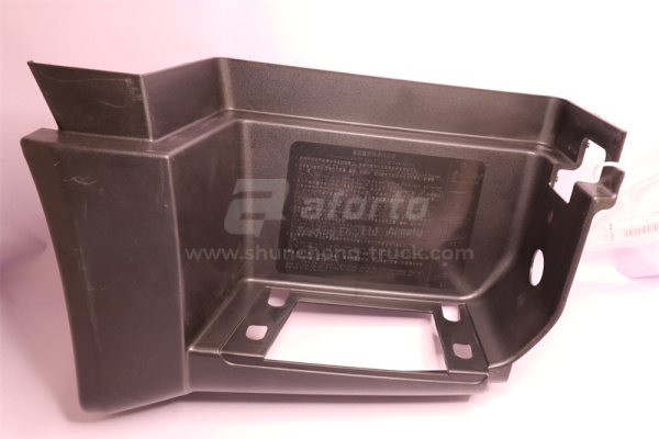 Щиток подножки HOWO A7 черная правый