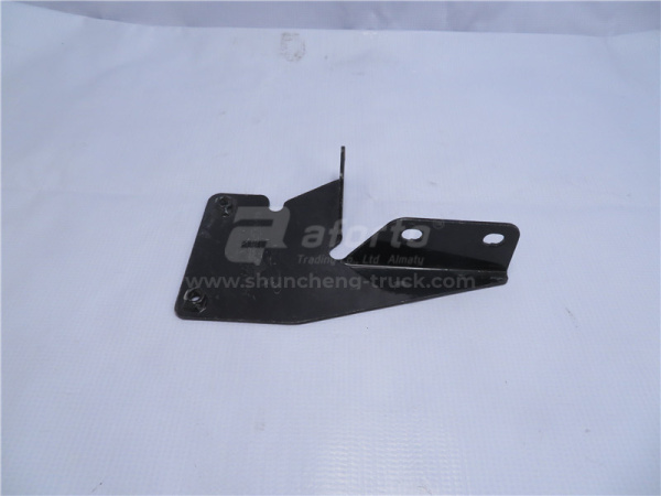 Кронштейн щиток подножки GTL верхней правой передний