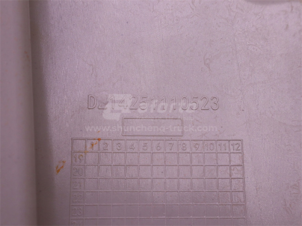 Кронштейн обтекателя кабины SHAANXI X3000/X5000 2019 самосвал желтый левый