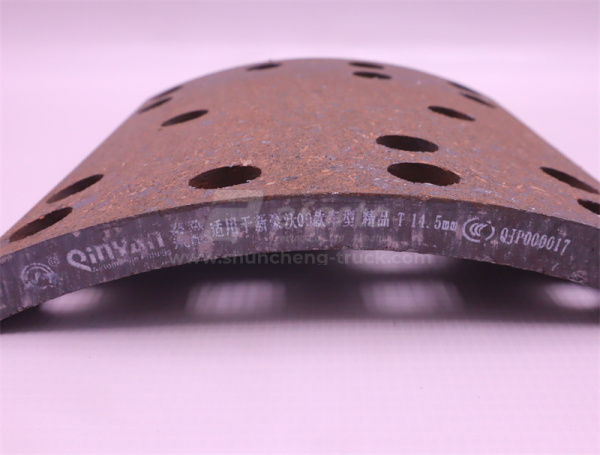 Накладка колодки тормозной HOWO 2009 задней 200*220 14 отв QINYAN
