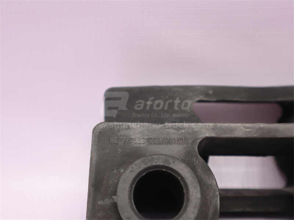 Подушка радиатора нижняя HOWO 70T (оригинал)