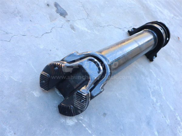 Кардан 890мм фланец-180 крестовина-57 отв.-4 SHAANXI F2000 8*4 с подвесным