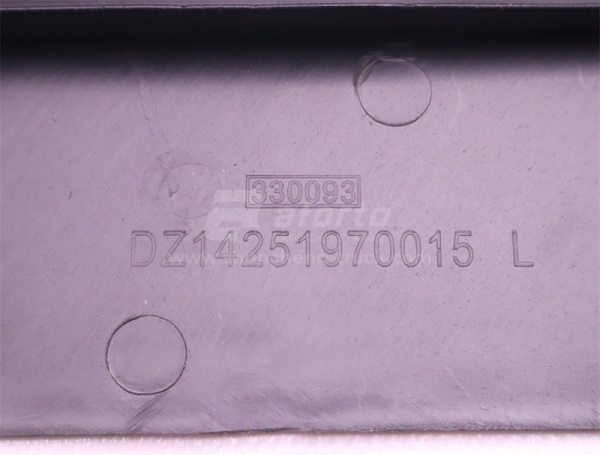 Боковая накладка арки SHAANXI X3000 тягач задний черная левый