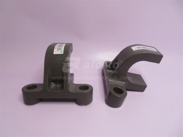 Скоба стабилизатора HOWO 2010 переднего (оригинал)