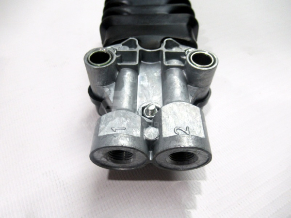 Пневморегулятор уровня пола кабины MERECEDES Actros 4640070110