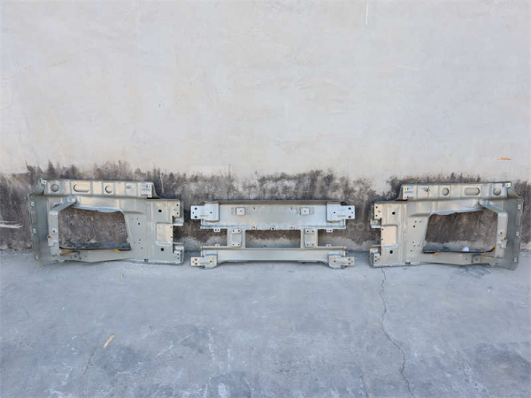 Бампер SHAANXI X3000 самосвал металлический желтый левая+средний+правая