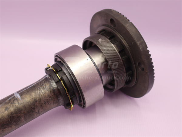 Вал среднего моста HOWO 70T AC26 проходной (180 фланец.4 отв.45 шлицов) 504mm (оригинал)