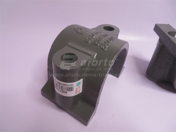 Скоба стабилизатора HOWO 70T переднего (оригинал)