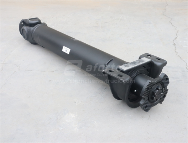 Кардан SHAANXI F3000 8*4 приводной 1210мм фланец-180 крестовина-68 отв.-4 с подвесным