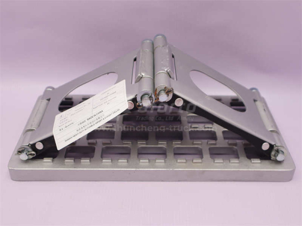 Ступень SHAANXI M3000 нижняя откидная правый новая модель (оригинал)