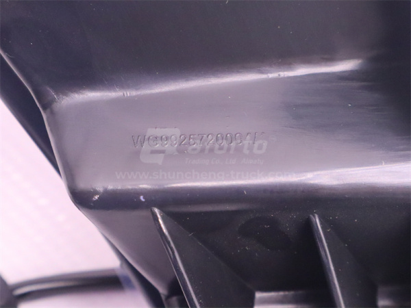 Фонарь козырька угловой HOWO A7 правый