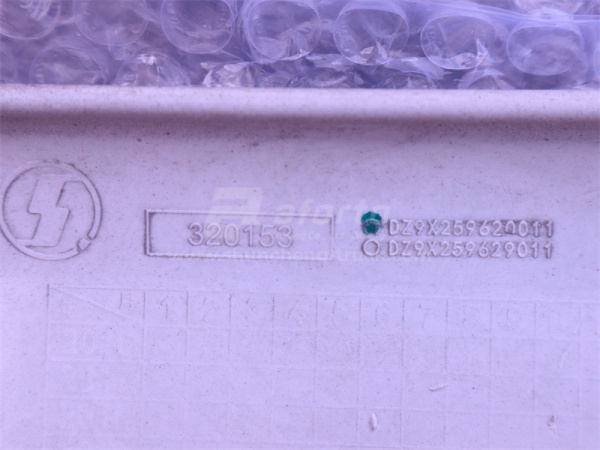 Молдинг бампера SHAANXI X6000 верхняя (оригинал)