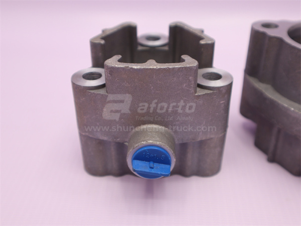 Пневмоцилиндр блокировки дифференциала моста HOWO AC16/HOWO 70T AC26 (маленький) 10mm (оригинал)