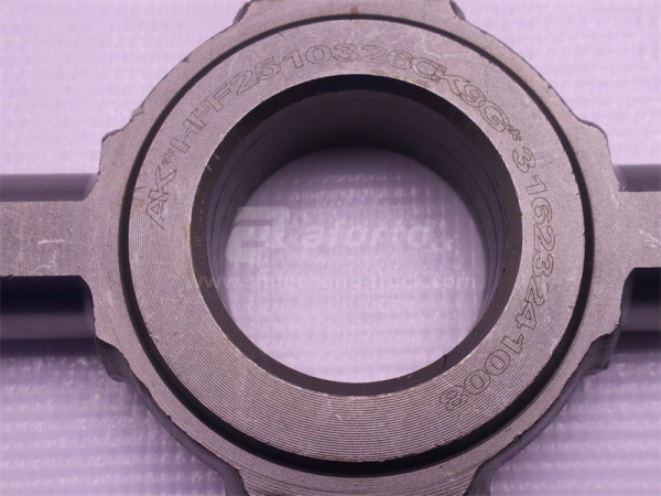 Крестовина дифференциала HOWO 2008 HC16 межосевого D =30