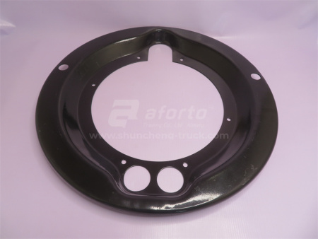 Кожух пылезащитный ступицы передней HOWO 70T правый (оригинал)