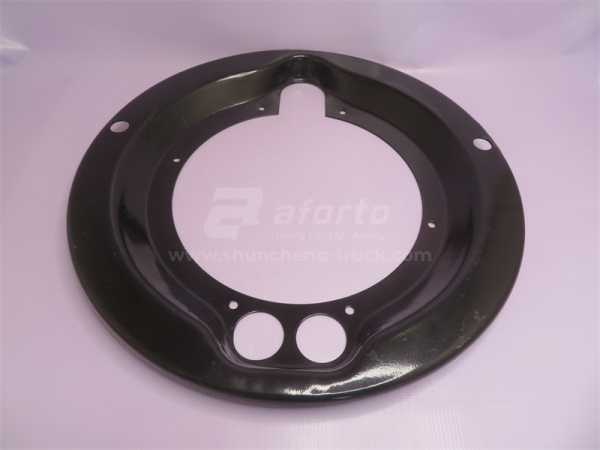 Кожух пылезащитный ступицы передней HOWO 70T правый (оригинал)