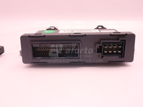 Блок управления SITRAK/HOWO TX центрального замка и стеклоподъемников левая (оригинал)