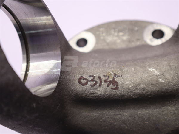 Фланец кардана HOWO D = 180 /крестовина 147*62 /Отверстий = 4