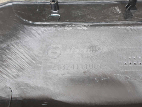 Решетка капота SHAANXI F3000 верхняя (оригинал)