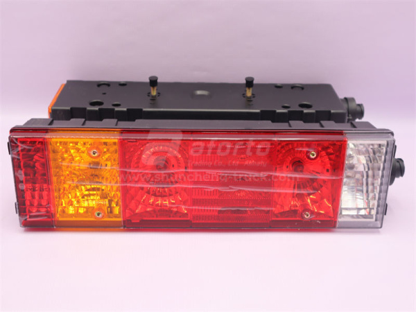 Фонарь задний SHAANXI F3000/X3000/X5000/L3000 новая модель правая (оригинал)