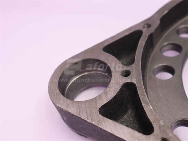 Кронштейн тормозных колодок HOWO 2010/AC16 задних мостов левый (D внутр.=155) (оригинал)