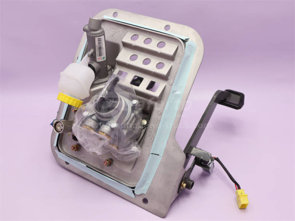 Кронштейн педалей HOWO в сборе (оригинал)