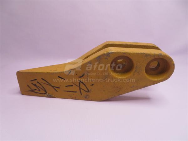 Зуб ковша боковой XCMG LW500F/LW500K/LINGONG LG953 правый новая модель (3 отв.) (оригинал)