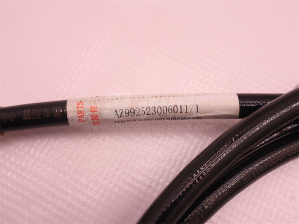 Шланг сцепления HOWO 4,0 м. под штуцер - с внутренней резьбой (оригинал)