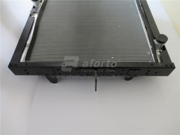 Радиатор охлаждения HOWO A7 пластмассовый