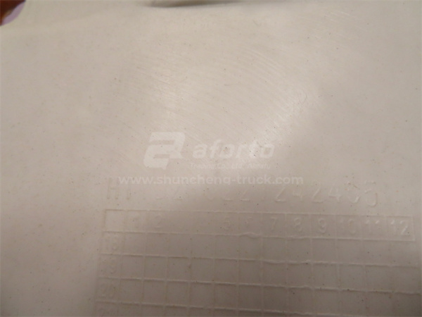 Щиток подножки SHAANXI M3000 (самосвал) левая новая модель