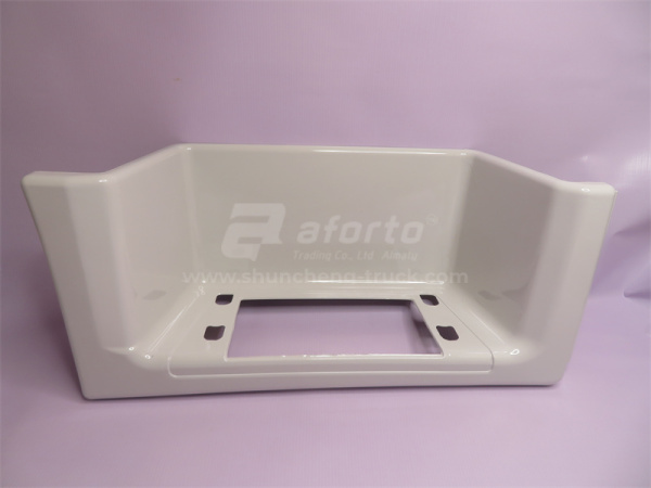 Щиток подножки HOWO 2010 (самосвал) белый правый