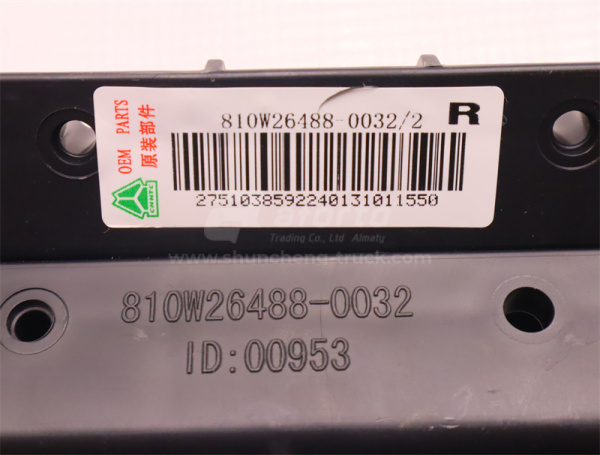 Кронштейн бачка омывателя HOWO TX правый (оригинал)