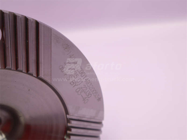 Вал среднего моста SHAANXI TGX проходной (4 отв.26 шлицов) (оригинал)