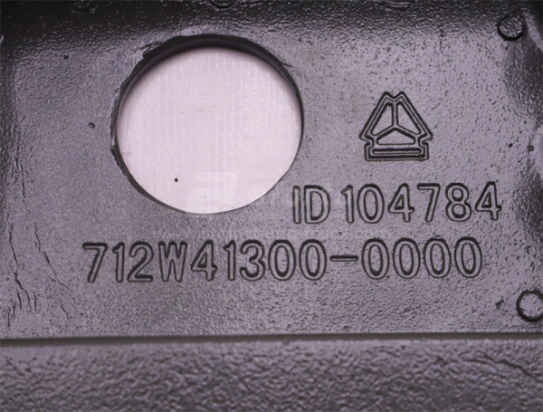 Кронштейн торсиона кабины HOWO TX левый (оригинал)