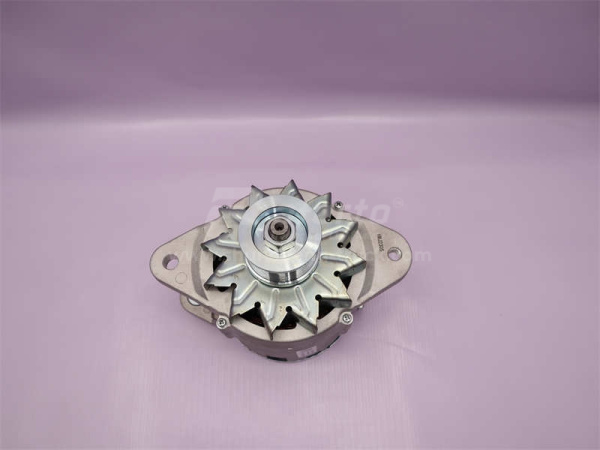 Генератор 8PK CUMMINS 6BT 70A