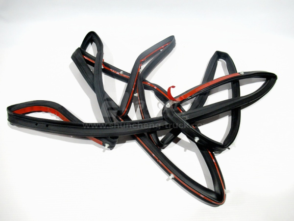 Резинка уплотнительная двери SHAANXI X5000 левый (оригинал)