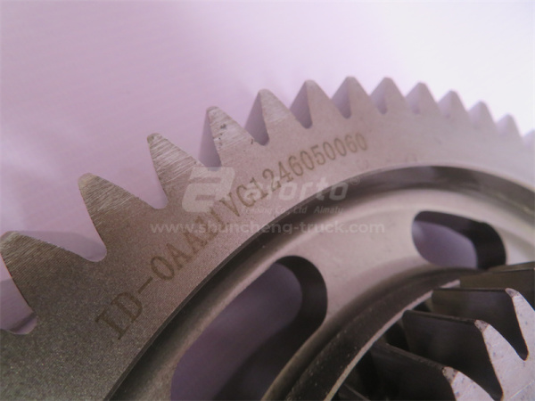 Шестерня средняя газораспределительного механизма D12 (оригинал)